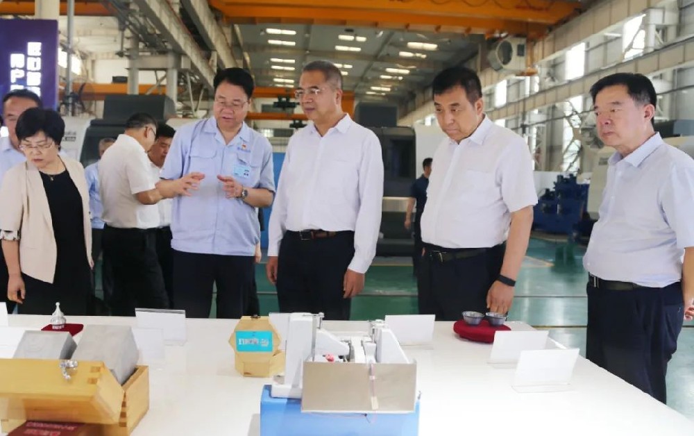 杨广亭调研钛及钛合金产业链发展时强调 努力在培育发展新质生产力上 取得更大成效