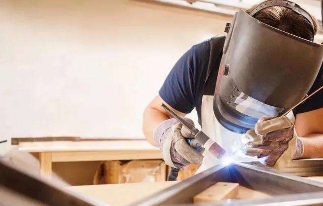 钛在汽车和建筑工业中的应用